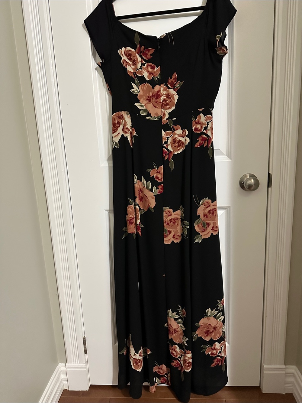 Sz L⭐️New Le Chateau Luxury Line Black Floral Faux Wrap  Dress PTP 20 - Picture 10 of 13